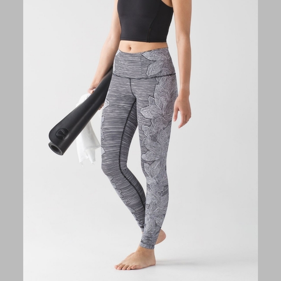 lululemon athletica Pants - LULULEMON | Wunder Under leggings, Hi-Rise, Dottie Tribe White Black